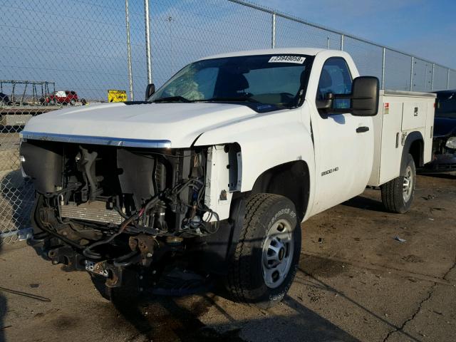 1GB0KVCG7DF159315 - 2013 CHEVROLET SILVERADO SILVER photo 2