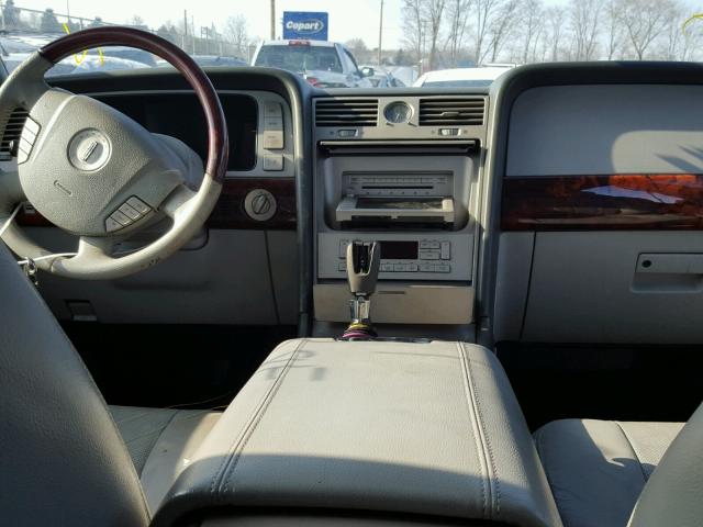 5LMFU28R64LJ25837 - 2004 LINCOLN NAVIGATOR GRAY photo 9