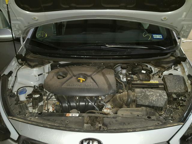 KNAFK4A62G5607302 - 2016 KIA FORTE LX SILVER photo 7