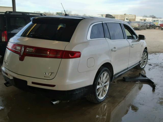 2LMHJ5AT9ABJ04587 - 2010 LINCOLN MKT WHITE photo 4