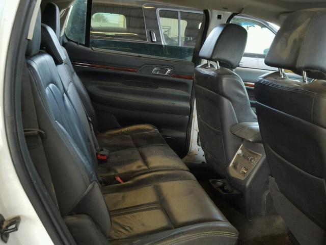 2LMHJ5AT9ABJ04587 - 2010 LINCOLN MKT WHITE photo 6