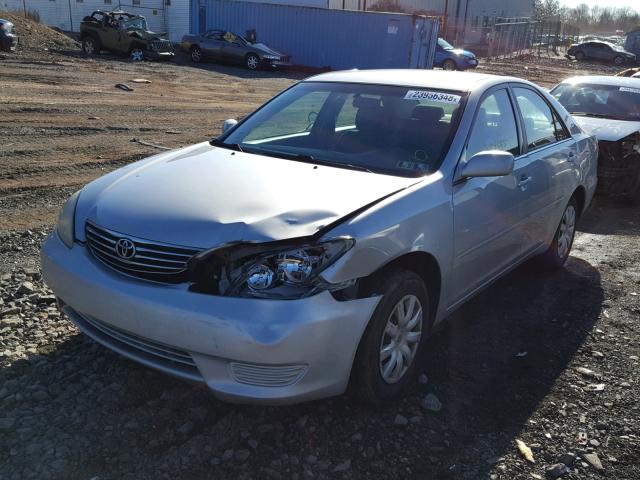 4T1BE30K65U419088 - 2005 TOYOTA CAMRY LE SILVER photo 2