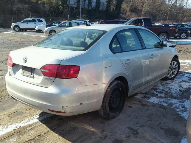 3VWDZ7AJ6BM367313 - 2011 VOLKSWAGEN JETTA SE SILVER photo 4