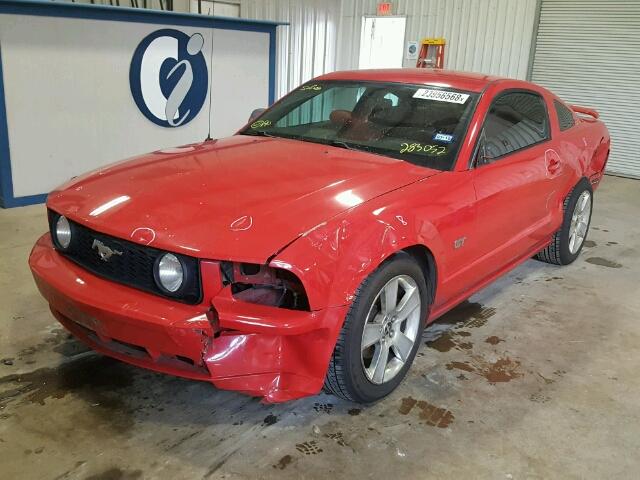 1ZVFT82HX75283052 - 2007 FORD MUSTANG GT RED photo 2