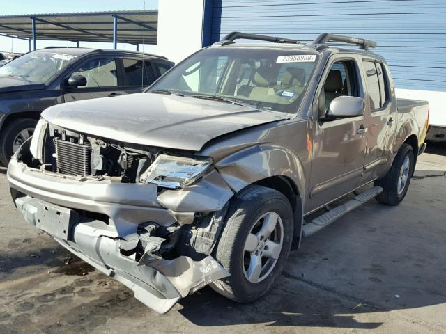 1N6AD07U75C418818 - 2005 NISSAN FRONTIER C GRAY photo 2