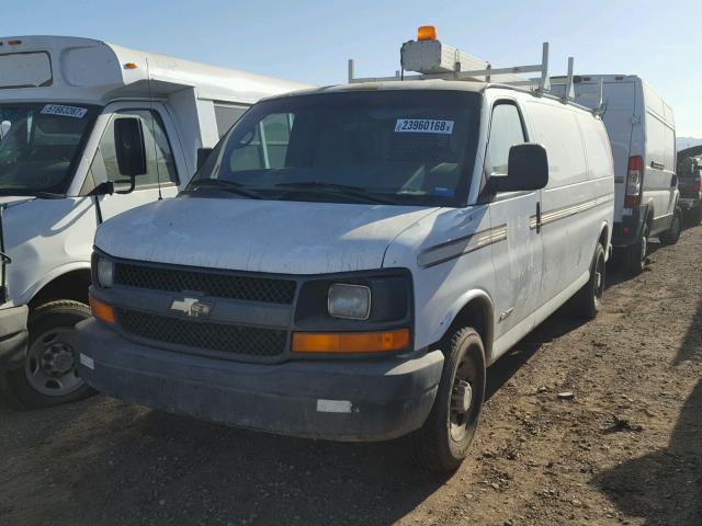 1GCHG39UX61145295 - 2006 CHEVROLET EXPRESS G3 WHITE photo 2