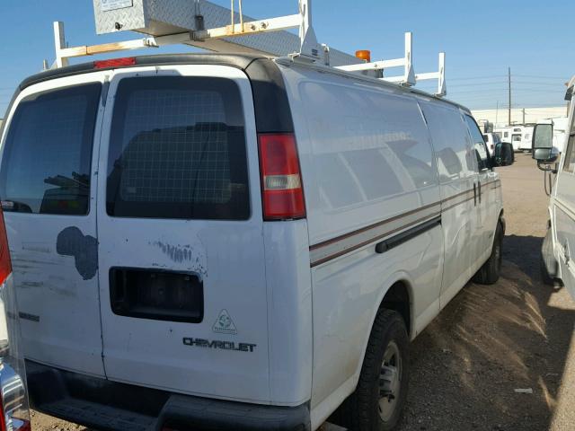 1GCHG39UX61145295 - 2006 CHEVROLET EXPRESS G3 WHITE photo 4