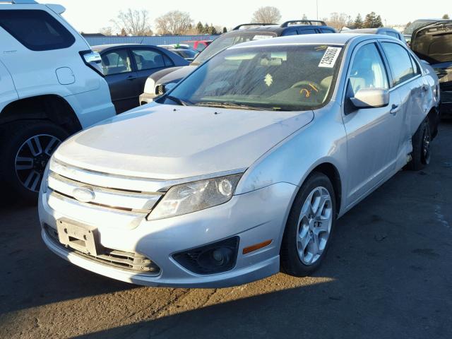 3FAHP0HA7AR145376 - 2010 FORD FUSION SE SILVER photo 2