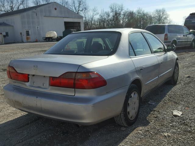 1HGCG5649XA117503 - 1999 HONDA ACCORD LX SILVER photo 4