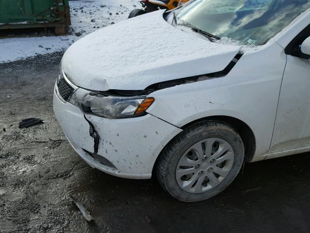 KNAFU4A24C5598233 - 2012 KIA FORTE EX WHITE photo 9