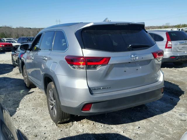 5TDKZRFH1HS513069 - 2017 TOYOTA HIGHLANDER SILVER photo 3