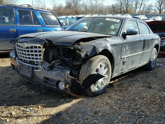 2C3LK63H68H186179 - 2008 CHRYSLER 300C BLACK photo 2