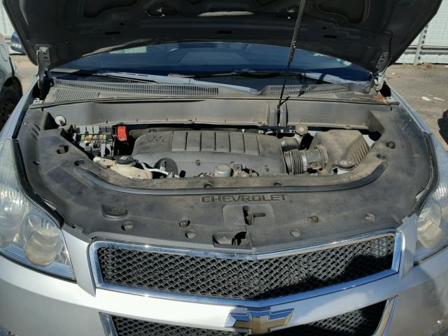 1GNER33D09S104878 - 2009 CHEVROLET TRAVERSE L SILVER photo 7