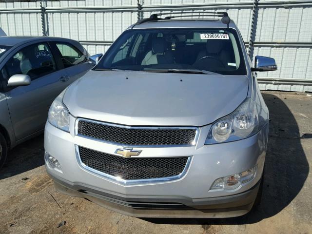 1GNER33D09S104878 - 2009 CHEVROLET TRAVERSE L SILVER photo 9