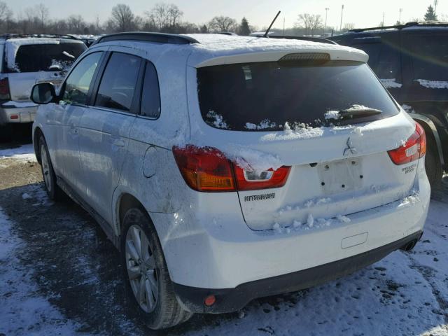 4A4AP4AU2DE018042 - 2013 MITSUBISHI OUTLANDER WHITE photo 3