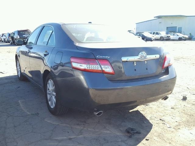 4T1BK3EK7AU602267 - 2010 TOYOTA CAMRY SE GRAY photo 3