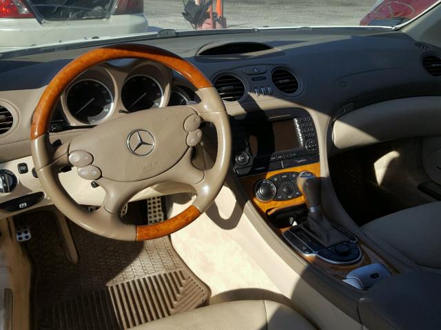 WDBSK71F57F133891 - 2007 MERCEDES-BENZ SL 550 WHITE photo 9