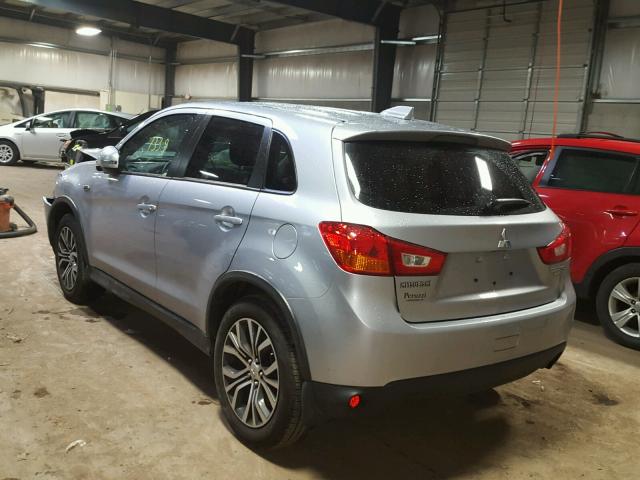 JA4AP3AU9HZ022471 - 2017 MITSUBISHI OUTLANDER SILVER photo 3