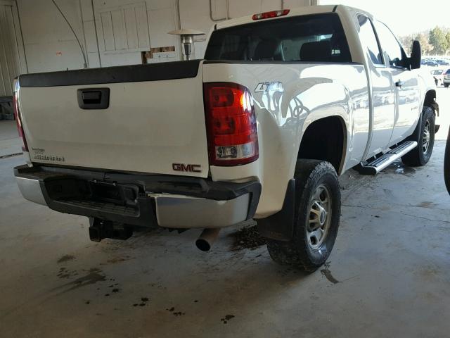 1GT22ZCG9DZ210128 - 2013 GMC SIERRA K25 WHITE photo 4