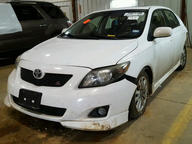 1NXBU40EX9Z097435 - 2009 TOYOTA COROLLA BA WHITE photo 2