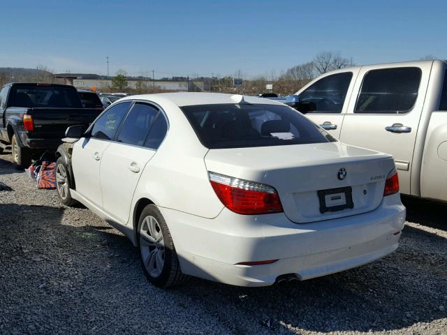 WBANU5C55AC365642 - 2010 BMW 528 I WHITE photo 3