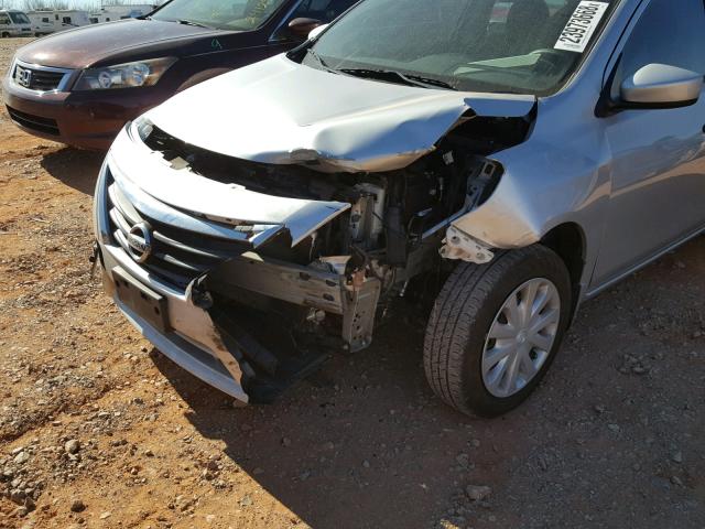 3N1CN7AP1GL885487 - 2016 NISSAN VERSA S SILVER photo 9