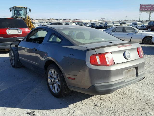 1ZVBP8AN3A5129428 - 2010 FORD MUSTANG GRAY photo 3