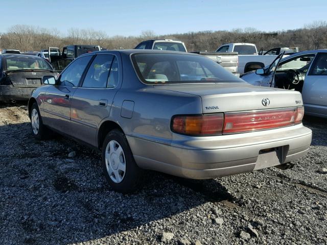 4T1VK12E0NU047913 - 1992 TOYOTA CAMRY LE BROWN photo 3