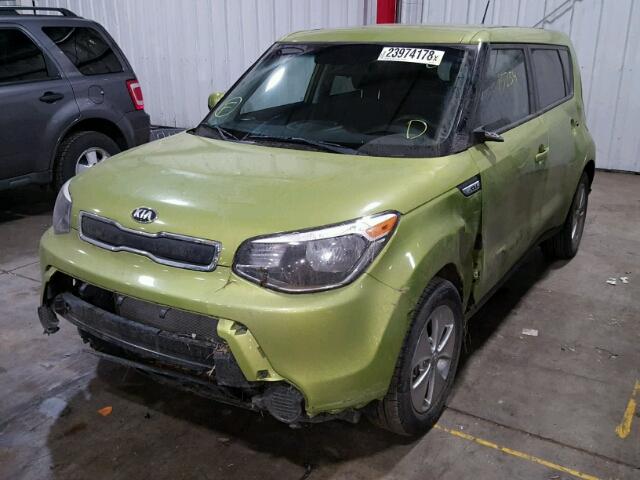 KNDJN2A2XF7792806 - 2015 KIA SOUL GREEN photo 2