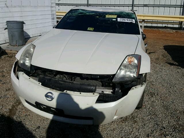 JN1AZ34D45M607501 - 2005 NISSAN 350Z COUPE WHITE photo 9