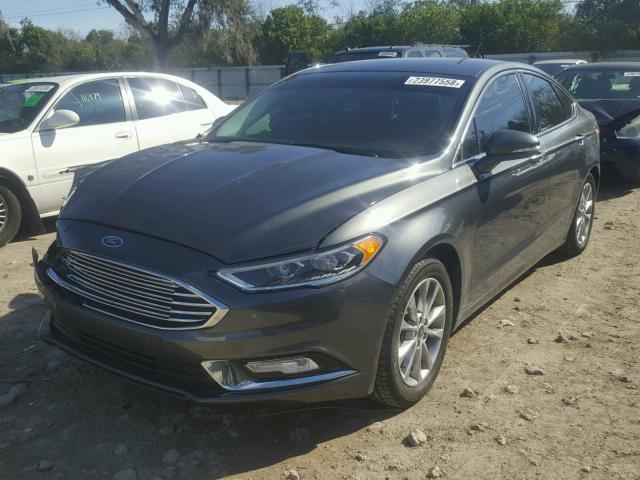 3FA6P0HD0HR137955 - 2017 FORD FUSION SE GRAY photo 2