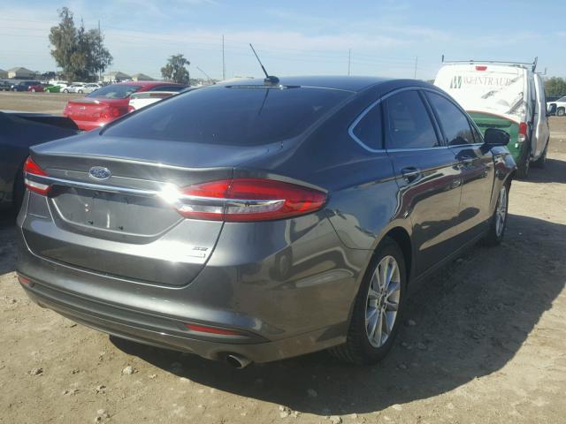 3FA6P0HD0HR137955 - 2017 FORD FUSION SE GRAY photo 4