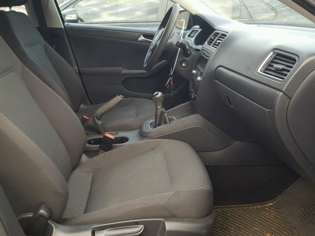 3VW1K7AJ9CM393378 - 2012 VOLKSWAGEN JETTA BASE 灰色 照片 5