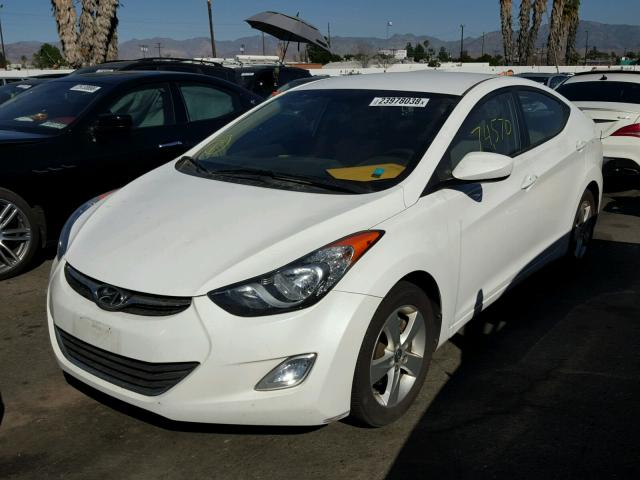 5NPDH4AEXCH131584 - 2012 HYUNDAI ELANTRA GL WHITE photo 2