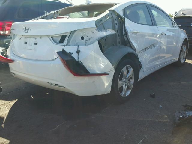 5NPDH4AEXCH131584 - 2012 HYUNDAI ELANTRA GL WHITE photo 4