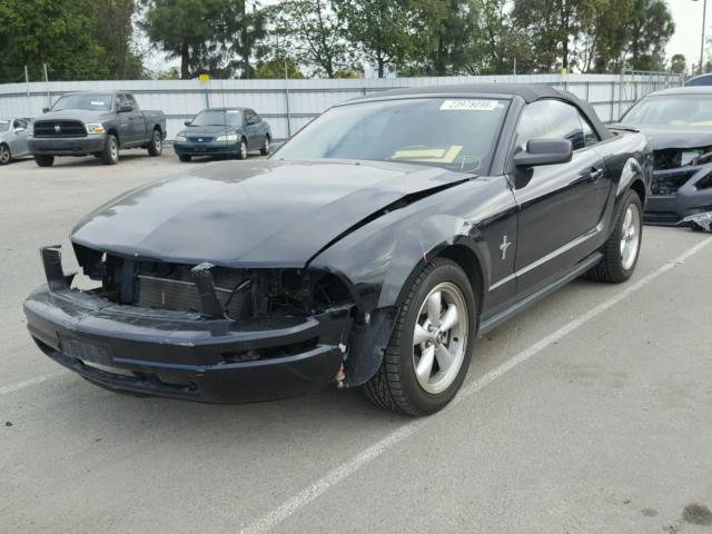 1ZVHT84N675370328 - 2007 FORD MUSTANG BLACK photo 2