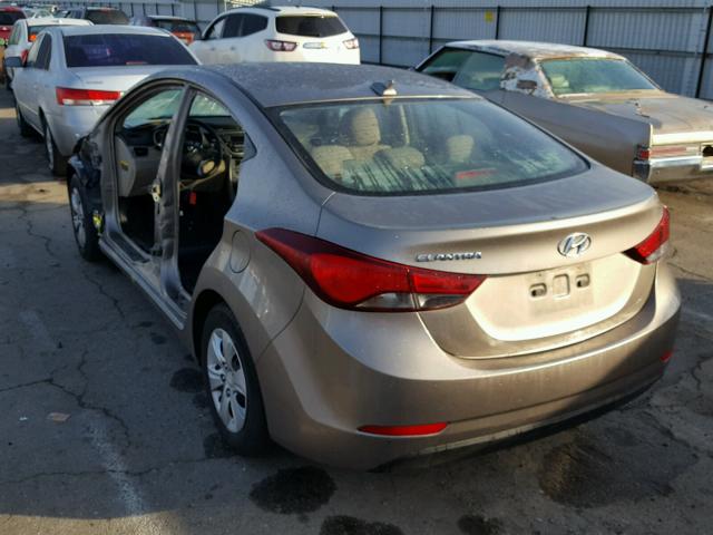 5NPDH4AE3GH752381 - 2016 HYUNDAI ELANTRA SE GOLD photo 3