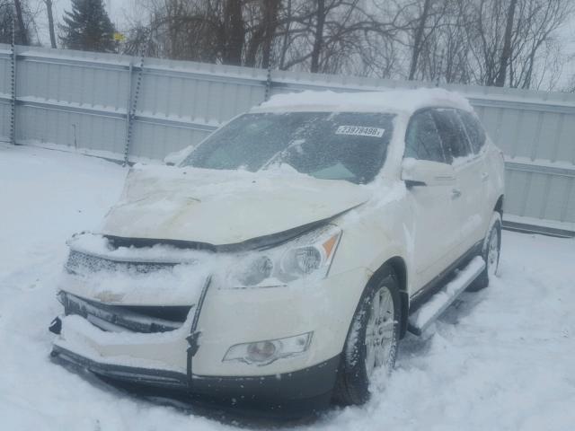 1GNKRGED2CJ379382 - 2012 CHEVROLET TRAVERSE L WHITE photo 2