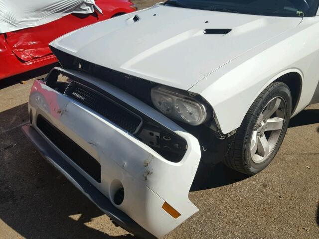 2C3CDYAG3CH174774 - 2012 DODGE CHALLENGER WHITE photo 9