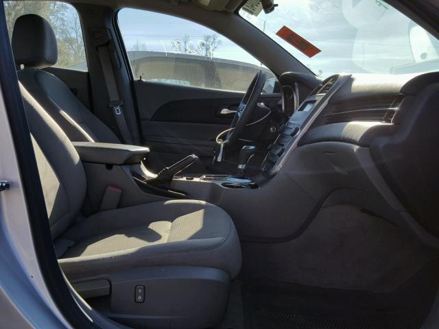 1G11B5SL0FF353095 - 2015 CHEVROLET MALIBU LS ვერცხლისფერი ფოტო 5