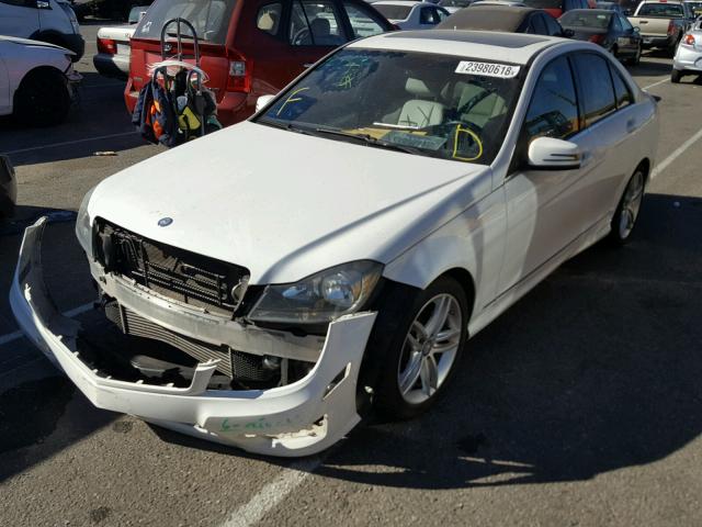 WDDGF4HB6DR256130 - 2013 MERCEDES-BENZ C 250 WHITE photo 2