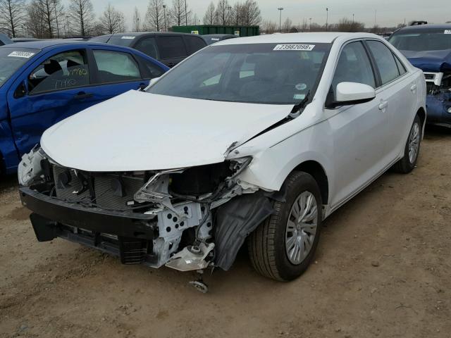 4T4BF1FK0ER365558 - 2014 TOYOTA CAMRY L WHITE photo 2