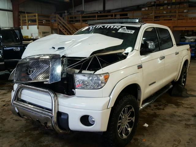 5TBDV58167S463208 - 2007 TOYOTA TUNDRA CRE WHITE photo 2