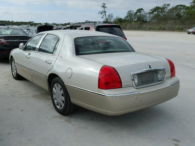 1LNHM83W34Y652085 - 2004 LINCOLN TOWN CAR U SILVER photo 3