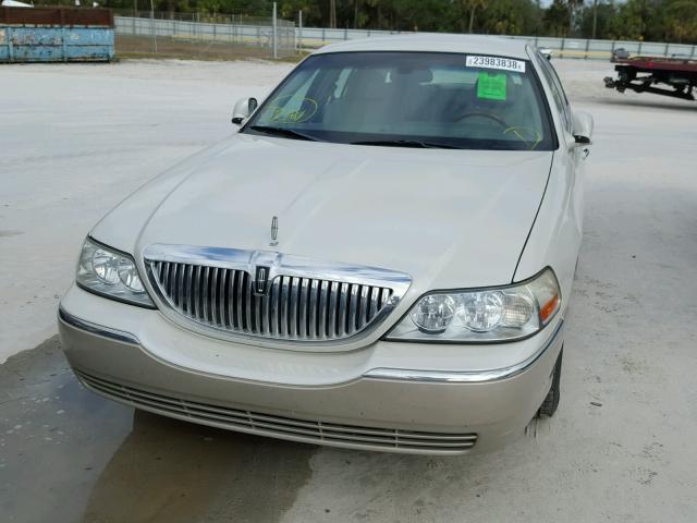 1LNHM83W34Y652085 - 2004 LINCOLN TOWN CAR U SILVER photo 9