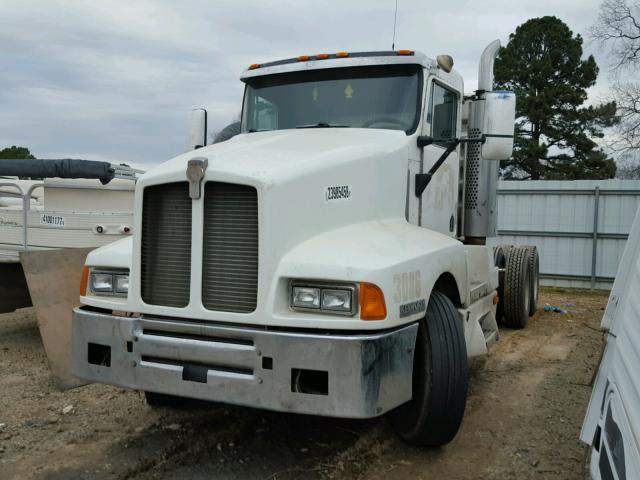 1XKADR9X3PJ596162 - 1993 KENWORTH CONSTRUCTI WHITE photo 2