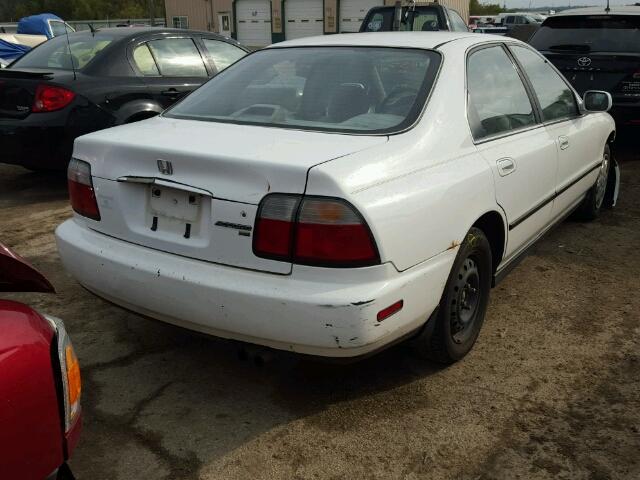 1HGCD5638TA003745 - 1996 HONDA ACCORD LX WHITE photo 4