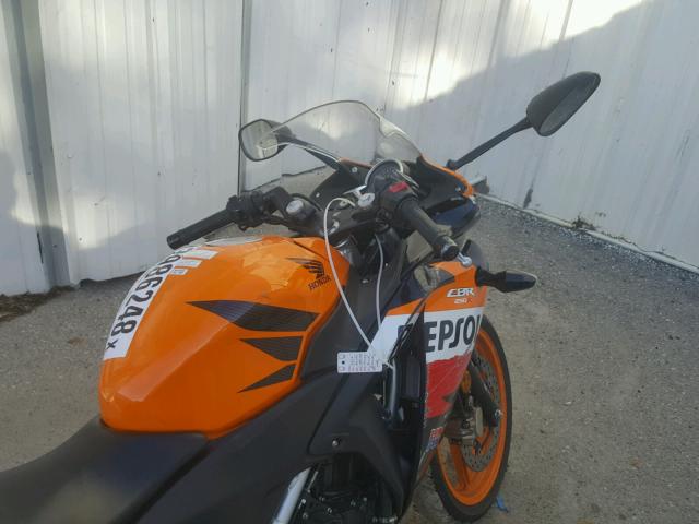 MLHMC4108D5300700 - 2013 HONDA CBR250 R ORANGE photo 5