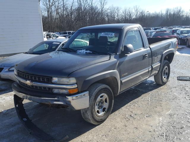 1GCEK14V82Z308785 - 2002 CHEVROLET SILVERADO GRAY photo 2