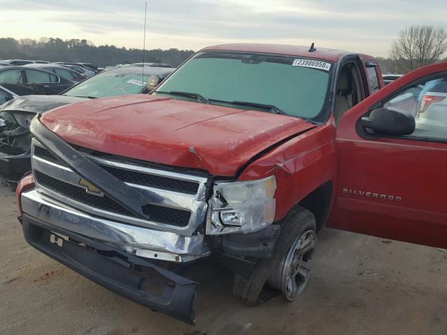 2GCEC19C981230538 - 2008 CHEVROLET SILVERADO RED photo 2